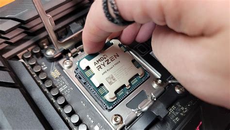 How to install a CPU