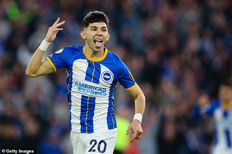 Julio Enciso streams on Twitch instead