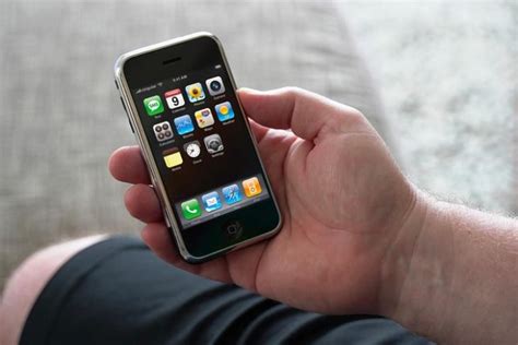 Know Why the First iPhone Lacked Copy-Paste