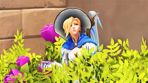 Overwatch 2 player carries game by hiding in a bush