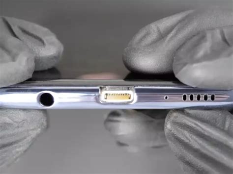 World’s First Android Phone with a Lightning Port